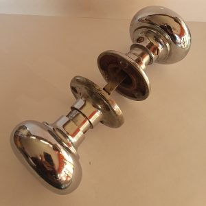 Yale Chrome Doorknob Set